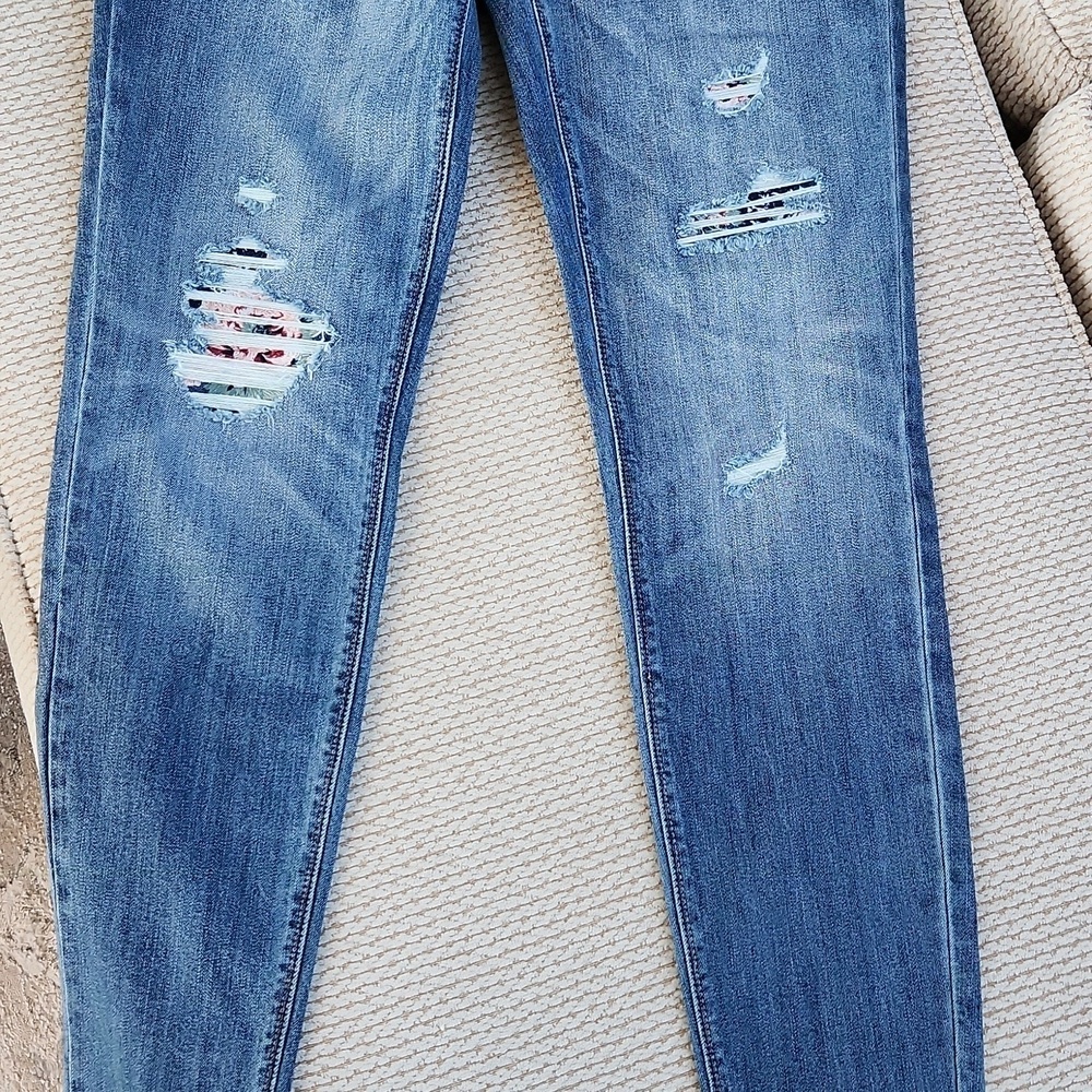 Like New 'The Skinny' Jeans From White House Black Market, Suze 6 - Picture 2 of 9